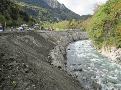 Soutènements de berge : enrochements, gabions