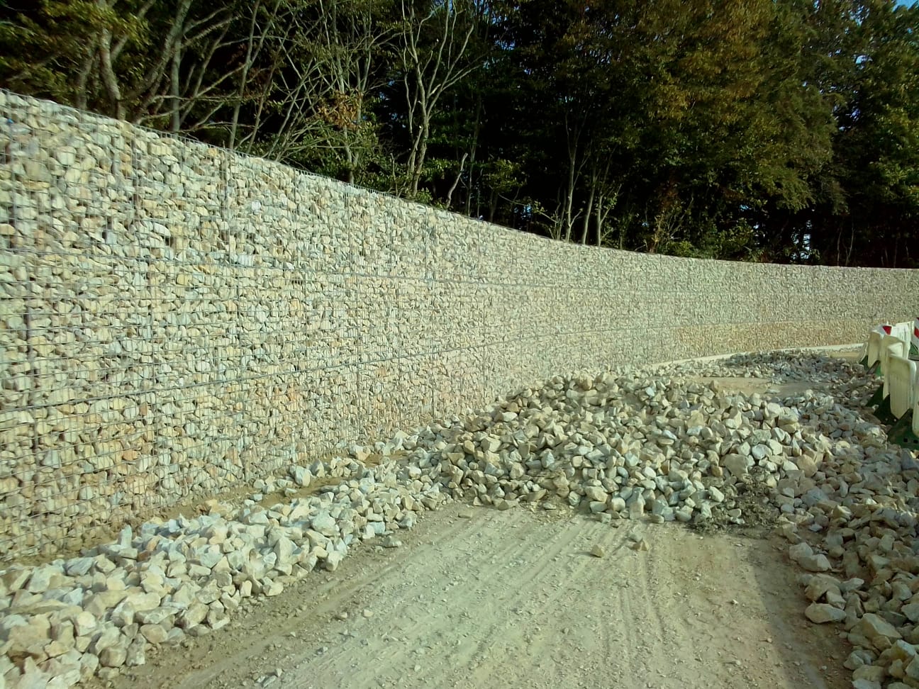 Morainvilliers (78) - Aire autoroute - Mur anti-bruit